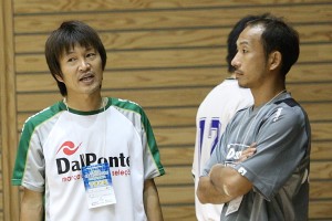 全国選抜での保田氏。和泉監督とともに戦況を分析中？！