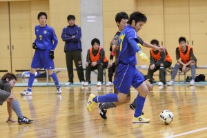 後半(26分)、野島(17)が中央突破から勝ち越しゴールを奪った。