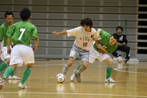 大和撫子、望月(10)にタイトなマークで食い下がるセレゾンの安間(13)だったが。