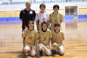 少人数で試合に臨む事が多かったROVERS Ladies。最終節では追加加入のメンバーが出場可能となり、すでに優勝を決めているgang ladiesとの好試合が期待される。（東海女子第3節、ゆめドームうえのにて。）