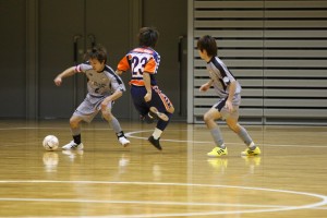 東海リーグでは結果を残した田原の上田(23)のドリブルもことごとく止められた。