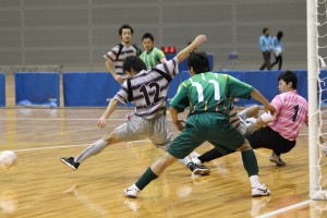 【Hero FC　vs　BEN futsal club】　決勝トーナメントへ進出のためには3点差での勝利が必要だったヒーローは見事にそのノルマを達成した。