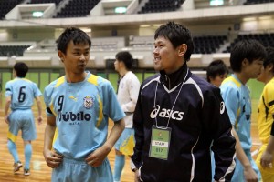 ▲その松本選手、試合前には赤堀選手と世間話？！