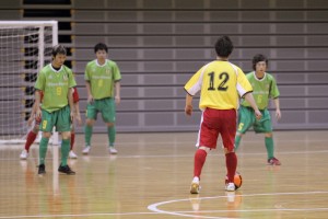 今年もまた、開幕戦からこの光景が。ドッポの上野(12)によるパワープレー。