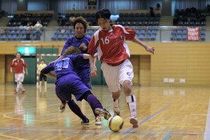 ファルコの元気むすめ川上育(16)。幾度となくディフェンスを交わしゴールに迫るも得点を奪うことは出来なかった。